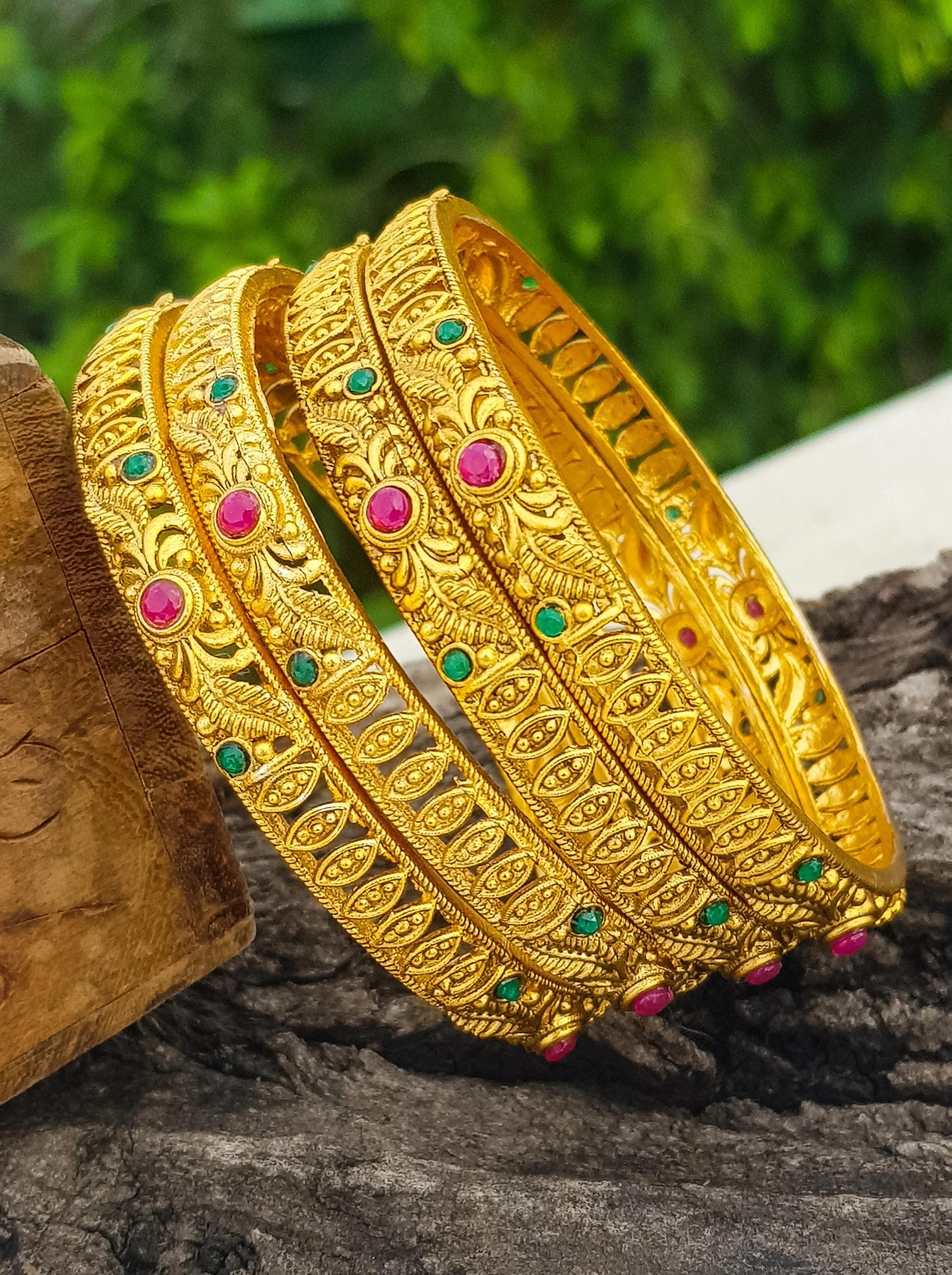 BANGLES
